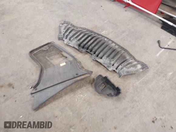 ✅ 2016 Mercedes-Benz C 300 • VIN: 55SWF4JB4GU119115 • Lot: 42258426. Wystawiony na IAAI z przebiegiem 88 765 mil. Bezpłatny archiwum sprzedaży aukcyjnych z USA i szczegółowy raport historii pojazdu na DreamBid. Zdjęcie 12.