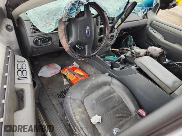 ✅ 2003 Ford Explorer XLT • VIN: 1FMZU63K43UA54986 • Lot: 64212025. Wystawiony na Copart z przebiegiem Nie podano. Bezpłatny archiwum sprzedaży aukcyjnych z USA i szczegółowy raport historii pojazdu na DreamBid. Zdjęcie 8.