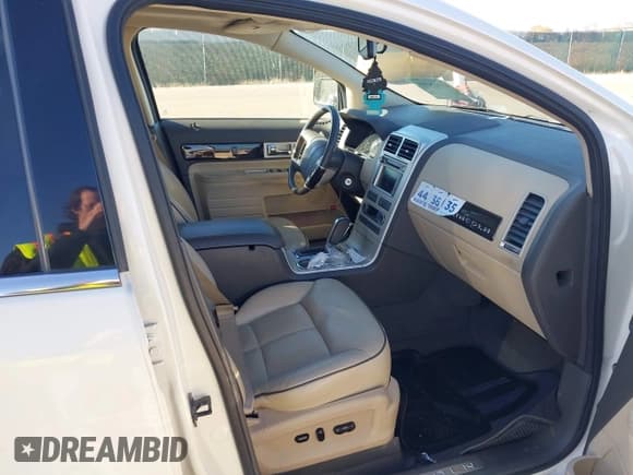 ✅ 2008 Lincoln MKX • VIN: 2LMDU88C28BJ27751 • Lot: 43588788. Listed on IAAI with 50,537 mi. Free auction sales archive from the USA and detailed vehicle history report at DreamBid. Image 5.