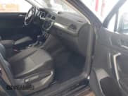 ✅ 2021 Volkswagen Tiguan SE • VIN: 3VV2B7AX2MM096399 • Lot: 42247061. Wystawiony na IAAI z przebiegiem 54 273 mil. Bezpłatny archiwum sprzedaży aukcyjnych z USA i szczegółowy raport historii pojazdu na DreamBid. Zdjęcie 5.