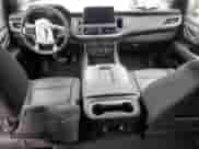 2024 Chevrolet Tahoe LT z VIN 1GNSKNKD4RR165517, wystawiony jako Copart lot #53190525 z przebiegiem 16 968 mil mil oraz Szkoda całkowita • Salvage title. Historia ofert i sprzedaży dostępna na DreamBid. Obrazek 8.