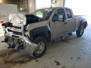 ✅ 2007 Chevrolet Silverado 2500HD Work Truck • VIN: 1GCHK29K67E505034 • Lot: 75307954. Wystawiony na Copart z przebiegiem Nie podano. Bezpłatny archiwum sprzedaży aukcyjnych z USA i szczegółowy raport historii pojazdu na DreamBid. Zdjęcie 1.