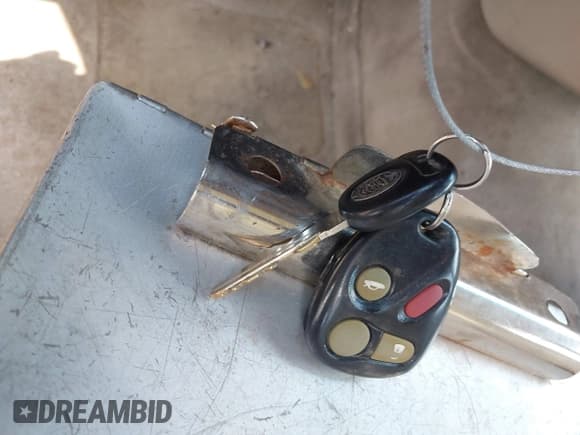 ✅ 2003 Cadillac DeVille • VIN: 1G6KD54Y23U223697 • Lot: 43146276. Wystawiony na IAAI z przebiegiem 168 258 mil. Bezpłatny archiwum sprzedaży aukcyjnych z USA i szczegółowy raport historii pojazdu na DreamBid. Zdjęcie 11.