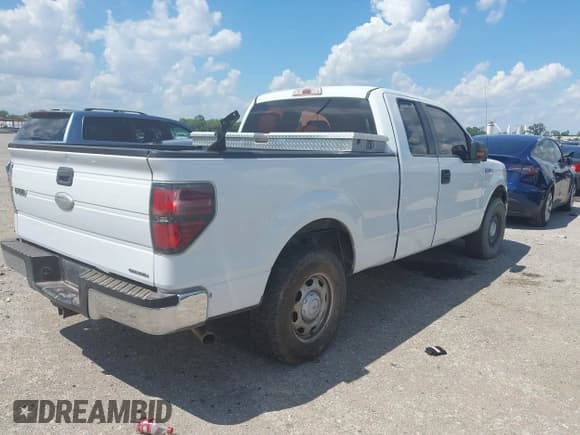 ✅ 2011 Ford F-150 XL • VIN: 1FTEX1CM9BFD15806 • Лот: 43133241. Опубликован ранее на IAAI с пробегом 274 867 миль. Бесплатный доступ к архиву аукционных продаж из США и подробный отчёт об истории автомобиля на DreamBid. Изображение 4.