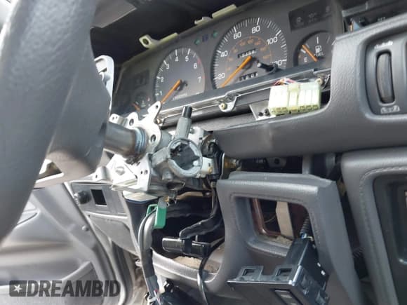 ✅ 1988 Toyota Camry LE • VIN: JT2SV22E9J3261621 • Lot: 42543098. Wystawiony na IAAI z przebiegiem 154 582 mil. Bezpłatny archiwum sprzedaży aukcyjnych z USA i szczegółowy raport historii pojazdu na DreamBid. Zdjęcie 18.