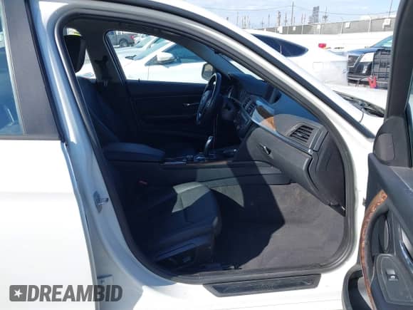 2014 BMW 3 Series 328i с VIN WBA3C1C57EK107752, выставлен на аукционе IAAI как лот 43295470 с пробегом 107 767 миль миль и . История ставок и продаж доступна на DreamBid. Изображение 5.