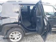 ✅ 2021 Jeep Renegade Latitude • VIN: ZACNJDBB9MPM93991 • Lot: 43704489. Wystawiony na IAAI z przebiegiem 49 650 mil. Bezpłatny archiwum sprzedaży aukcyjnych z USA i szczegółowy raport historii pojazdu na DreamBid. Zdjęcie 8.