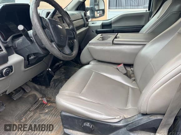 ✅ 2017 Ford F-250 XL • VIN: 1FT7W2AT4HEB41136 • Lot: 42435063. Listed on IAAI with 195,459 mi. Free auction sales archive from the USA and detailed vehicle history report at DreamBid. Image 1.
