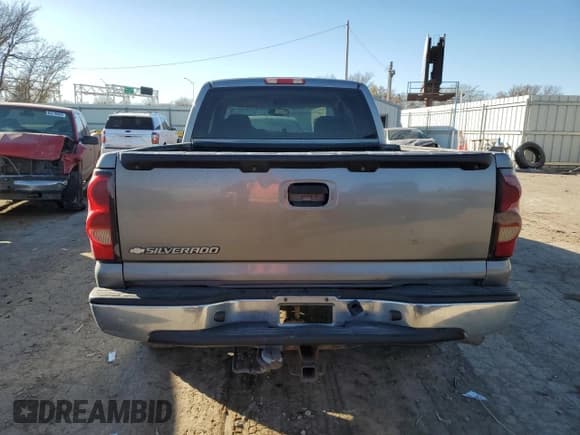 ✅ 2006 Chevrolet Silverado 1500 LT1 • VIN: 2GCEK19N961200277 • Лот: 84106764. Опубликован ранее на Copart с пробегом 377 603 миль. Бесплатный доступ к архиву аукционных продаж из США и подробный отчёт об истории автомобиля на DreamBid. Изображение 6.