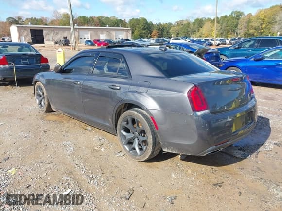 ✅ 2022 Chrysler 300 S • VIN: 2C3CCABG8NH130829 • Lot: 43579051. Listed on IAAI with 59,486 mi. Free auction sales archive from the USA and detailed vehicle history report at DreamBid. Image 3.