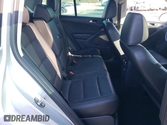 ✅ 2012 Volkswagen Tiguan LE • VIN: WVGAV7AX2CW580035 • Lot: 47297205. Listed on Copart with 118,211 mi. Free auction sales archive from the USA and detailed vehicle history report at DreamBid. Image 10.