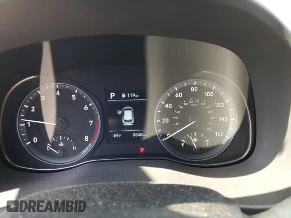 2019 Hyundai Kona SE z VIN KM8K1CAA5KU277975, wystawiony jako Copart lot #57222392 z przebiegiem 8 848 mil mil oraz . Historia ofert i sprzedaży dostępna na DreamBid. Obrazek 8.