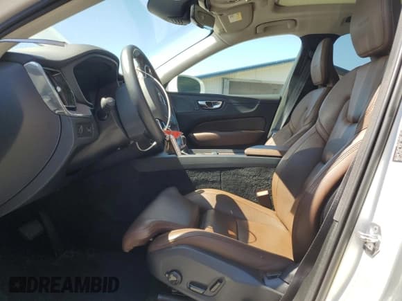 ✅ 2019 Volvo XC60 Inscription • VIN: LYVA22RL3KB235540 • Lot: 70962225. Wystawiony na Copart z przebiegiem 34 958 mil. Bezpłatny archiwum sprzedaży aukcyjnych z USA i szczegółowy raport historii pojazdu na DreamBid. Zdjęcie 7.