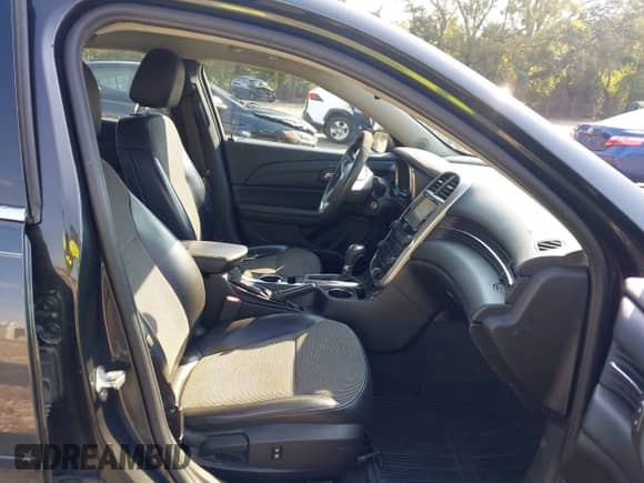 2014 Chevrolet Malibu LT z VIN 1G11C5SL3EF125703, wystawiony jako IAAI lot #43251758 z przebiegiem 142 796 mil mil oraz . Historia ofert i sprzedaży dostępna na DreamBid. Obrazek 5.