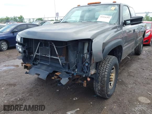 ✅ 2007 Chevrolet Silverado 2500HD Work Truck • VIN: 1GCHK29UX7E200301 • Lot: 42224293. Wystawiony na IAAI z przebiegiem 184 362 mil. Bezpłatny archiwum sprzedaży aukcyjnych z USA i szczegółowy raport historii pojazdu na DreamBid. Zdjęcie 6.