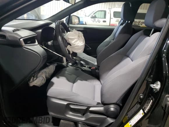 ✅ 2023 Toyota Corolla Cross Hybrid S • VIN: 7MUFBABG7PV016214 • Lot: 91965975. Wystawiony na Copart z przebiegiem 26 765 mil. Bezpłatny archiwum sprzedaży aukcyjnych z USA i szczegółowy raport historii pojazdu na DreamBid. Zdjęcie 7.