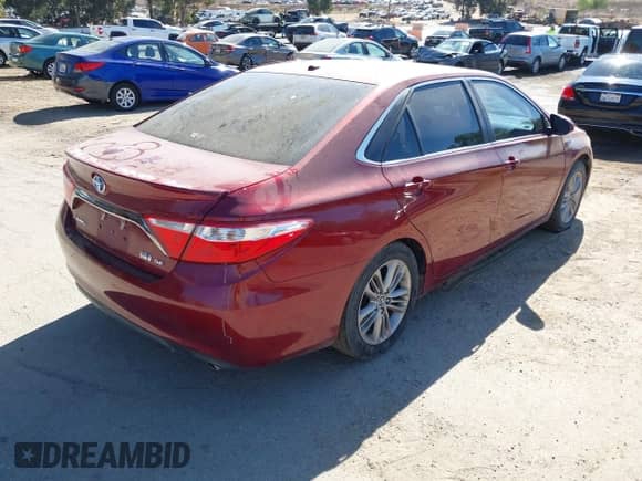 2016 Toyota Camry LE z VIN 4T1BD1FK2GU184688, wystawiony jako IAAI lot #42679622 z przebiegiem 256 875 mil mil oraz . Historia ofert i sprzedaży dostępna na DreamBid. Obrazek 4.