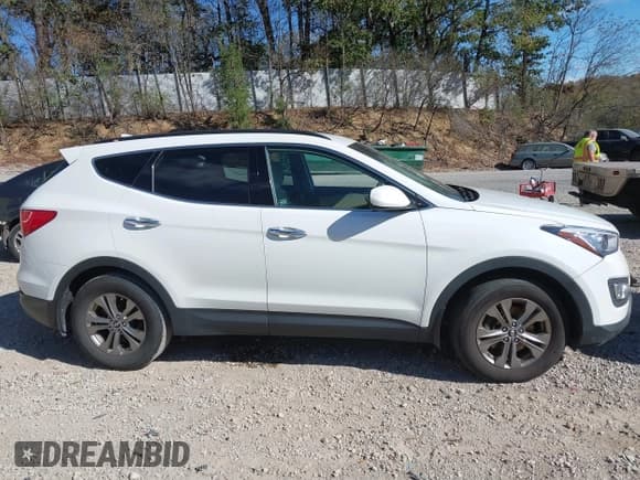 ✅ 2014 Hyundai Santa Fe • VIN: 5XYZUDLB4EG175627 • Lot: 43428688. Listed on IAAI with 150,000 mi. Free auction sales archive from the USA and detailed vehicle history report at DreamBid. Image 13.