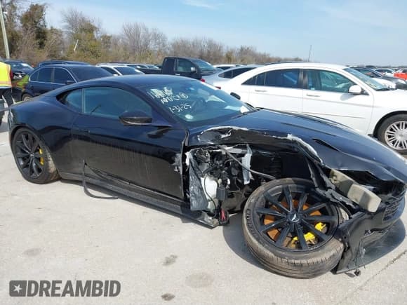 ✅ 2018 Aston Martin DB11 • VIN: SCFRMFAV5JGL04914 • Lot: 41538145. Wystawiony na IAAI z przebiegiem 40 703 mil. Bezpłatny archiwum sprzedaży aukcyjnych z USA i szczegółowy raport historii pojazdu na DreamBid. Zdjęcie 13.