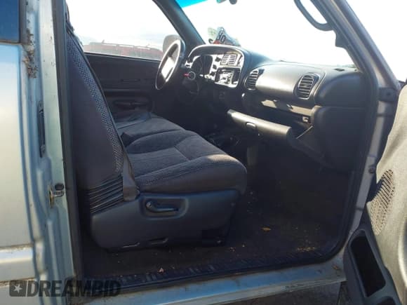 ✅ 2000 Dodge 2500 • VIN: 1B7KF23W7YJ142869 • Lot: 43682072. Wystawiony na IAAI z przebiegiem 195 506 mil. Bezpłatny archiwum sprzedaży aukcyjnych z USA i szczegółowy raport historii pojazdu na DreamBid. Zdjęcie 5.