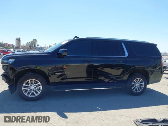 ✅ 2021 Chevrolet Suburban LT • VIN: 1GNSKCKD9MR263360 • Lot: 42205517. Wystawiony na IAAI z przebiegiem 127 733 mil. Bezpłatny archiwum sprzedaży aukcyjnych z USA i szczegółowy raport historii pojazdu na DreamBid. Zdjęcie 15.