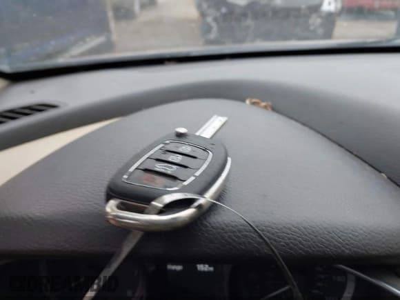 ✅ 2018 Hyundai Santa Fe 2.4L • VIN: 5XYZT3LB8JG557635 • Лот: 42227594. Опубликован ранее на IAAI с пробегом 130 913 миль. Бесплатный доступ к архиву аукционных продаж из США и подробный отчёт об истории автомобиля на DreamBid. Изображение 11.