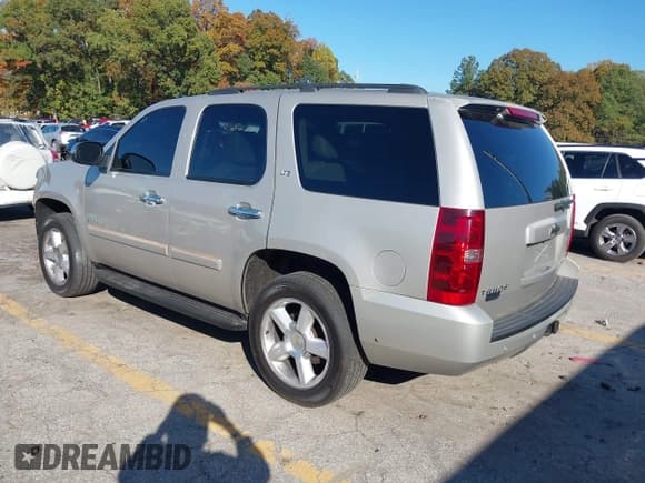 ✅ 2008 Chevrolet Tahoe 2LT • VIN: 1GNFC13028R121968 • Лот: 43601321. Опубликован ранее на IAAI с пробегом 201 278 миль. Бесплатный доступ к архиву аукционных продаж из США и подробный отчёт об истории автомобиля на DreamBid. Изображение 3.