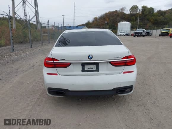 ✅ 2019 BMW 7 Series 740i xDrive • VIN: WBA7E4C56KGV28504 • Lot: 43549814. Wystawiony na IAAI z przebiegiem 127 615 mil. Bezpłatny archiwum sprzedaży aukcyjnych z USA i szczegółowy raport historii pojazdu na DreamBid. Zdjęcie 16.