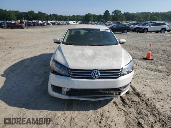 ✅ 2014 Volkswagen Passat Wolfsburg Edition • VIN: 1VWAS7A38EC064211 • Lot: 61545205. Wystawiony na Copart z przebiegiem 176 152 mil. Bezpłatny archiwum sprzedaży aukcyjnych z USA i szczegółowy raport historii pojazdu na DreamBid. Zdjęcie 5.