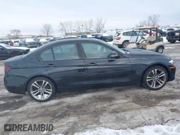 ✅ 2013 BMW 3 Series 328i xDrive • VIN: WBA3B3C59DF537627 • Lot: 43871931. Wystawiony na IAAI z przebiegiem 163 372 mil. Bezpłatny archiwum sprzedaży aukcyjnych z USA i szczegółowy raport historii pojazdu na DreamBid. Zdjęcie 13.
