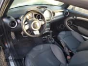 ✅ 2010 MINI Convertible S • VIN: WMWMS3C55ATY09477 • Lot: 78481974. Wystawiony na Copart z przebiegiem 102 954 mil. Bezpłatny archiwum sprzedaży aukcyjnych z USA i szczegółowy raport historii pojazdu na DreamBid. Zdjęcie 8.