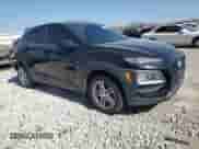 2019 Hyundai Kona SE z VIN KM8K12AA5KU275878, wystawiony jako Copart lot #45714895 z przebiegiem 145 616 mil mil oraz Szkoda całkowita • Salvage title. Historia ofert i sprzedaży dostępna na DreamBid. Obrazek 4.