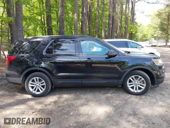 ✅ 2017 Ford Explorer • VIN: 1FM5K7B80HGD09817 • Lot: 42122712. Wystawiony na IAAI z przebiegiem 104 036 mil. Bezpłatny archiwum sprzedaży aukcyjnych z USA i szczegółowy raport historii pojazdu na DreamBid. Zdjęcie 13.
