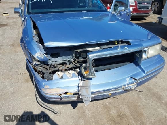 ✅ 1994 Lincoln Town Car Executive • VIN: 1LNLM81W3RY701094 • Lot: 42385800. Wystawiony na IAAI z przebiegiem 135 669 mil. Bezpłatny archiwum sprzedaży aukcyjnych z USA i szczegółowy raport historii pojazdu na DreamBid. Zdjęcie 6.