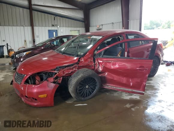 ✅ 2012 Suzuki Kizashi SE • VIN: JS2RF9A3XC6100603 • Лот: 62705995. Опубликован ранее на Copart с пробегом 186 317 миль. Бесплатный доступ к архиву аукционных продаж из США и подробный отчёт об истории автомобиля на DreamBid. Изображение 1.