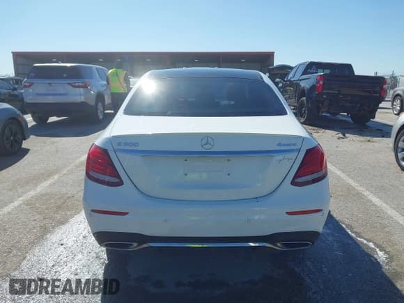 ✅ 2017 Mercedes-Benz E 300 Luxury • VIN: WDDZF4KB7HA123723 • Lot: 42023983. Wystawiony na IAAI z przebiegiem 84 531 mil. Bezpłatny archiwum sprzedaży aukcyjnych z USA i szczegółowy raport historii pojazdu na DreamBid. Zdjęcie 16.