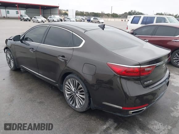 ✅ 2017 Kia Cadenza Premium • VIN: KNALC4J11H5093061 • Lot: 41650849. Listed on IAAI with 138,989 mi. Free auction sales archive from the USA and detailed vehicle history report at DreamBid. Image 3.