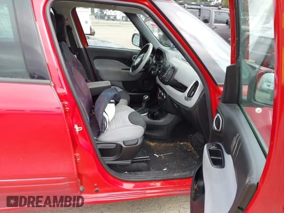 ✅ 2014 FIAT 500L Easy • VIN: ZFBCFABH2EZ024133 • Lot: 43189348. Listed on IAAI with 137,737 mi. Free auction sales archive from the USA and detailed vehicle history report at DreamBid. Image 5.