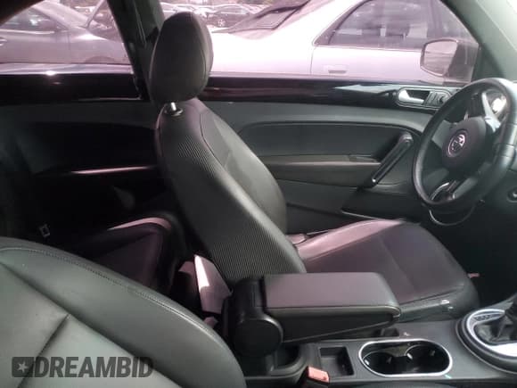 ✅ 2014 Volkswagen Beetle 1.8T • VIN: 3VWJ07AT6EM657490 • Lot: 56752285. Listed on Copart with Not provided. Free auction sales archive from the USA and detailed vehicle history report at DreamBid. Image 10.