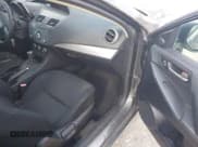 ✅ 2013 Mazda 3 i Touring • VIN: JM1BL1VP1D1805503 • Lot: 43350642. Wystawiony na IAAI z przebiegiem 115 446 mil. Bezpłatny archiwum sprzedaży aukcyjnych z USA i szczegółowy raport historii pojazdu na DreamBid. Zdjęcie 5.