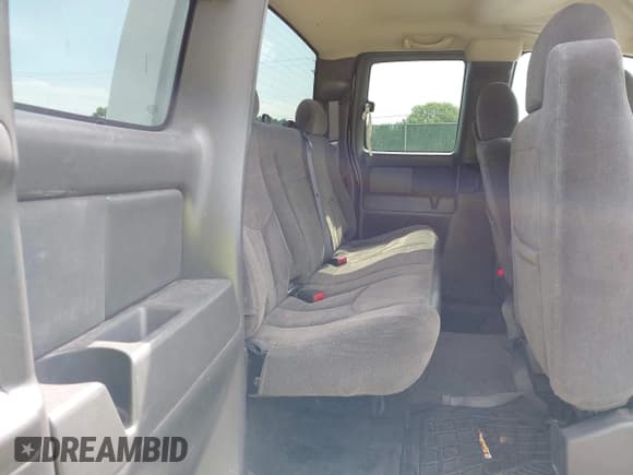 ✅ 2006 Chevrolet Silverado 2500HD LT2 • VIN: 1GCHK29UX6E262621 • Lot: 42322189. Wystawiony na IAAI z przebiegiem 233 221 mil. Bezpłatny archiwum sprzedaży aukcyjnych z USA i szczegółowy raport historii pojazdu na DreamBid. Zdjęcie 8.