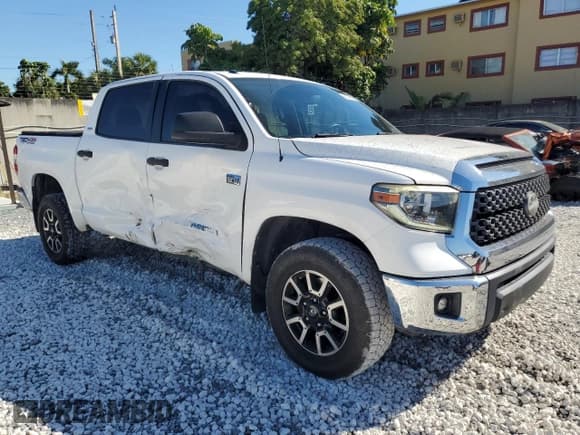 ✅ 2018 Toyota Tundra SR5 • VIN: 5TFDW5F14JX714722 • Лот: 93296795. Опубликован ранее на Copart с пробегом 102 446 миль. Бесплатный доступ к архиву аукционных продаж из США и подробный отчёт об истории автомобиля на DreamBid. Изображение 4.