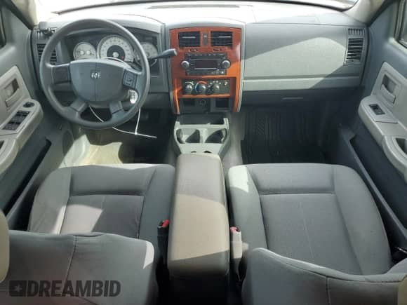 2006 Dodge Dakota SLT z VIN 1D7HE48NX6S539725, wystawiony jako Copart lot #72947004 z przebiegiem 199 562 mil mil oraz Szkoda całkowita • Salvage title. Historia ofert i sprzedaży dostępna na DreamBid. Obrazek 8.