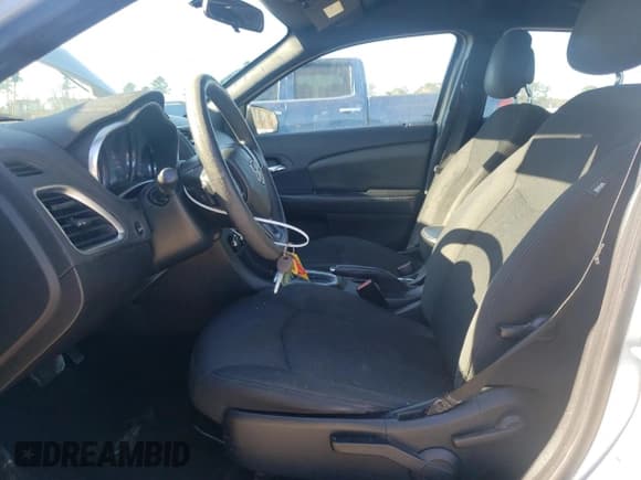 ✅ 2013 Dodge Avenger SE • VIN: 1C3CDZAB0DN661160 • Lot: 85726174. Wystawiony na Copart z przebiegiem 195 615 mil. Bezpłatny archiwum sprzedaży aukcyjnych z USA i szczegółowy raport historii pojazdu na DreamBid. Zdjęcie 7.