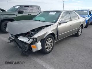 ✅ 1999 Toyota Camry LE • VIN: JT2BF22K8X0157912 • Lot: 43734904. Wystawiony na IAAI z przebiegiem 165 409 mil. Bezpłatny archiwum sprzedaży aukcyjnych z USA i szczegółowy raport historii pojazdu na DreamBid. Zdjęcie 2.