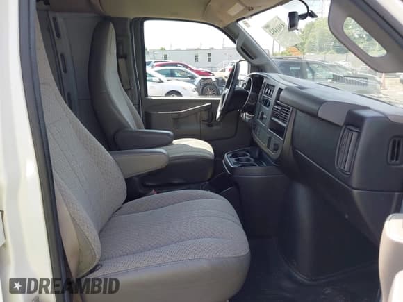 ✅ 2016 Chevrolet Express Cargo • VIN: 1GCZGHFG3G1252755 • Lot: 43014412. Listed on IAAI with 479,792 mi. Free auction sales archive from the USA and detailed vehicle history report at DreamBid. Image 5.