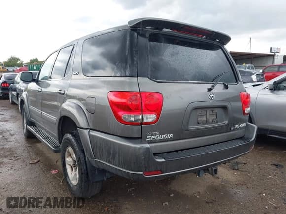 ✅ 2005 Toyota Sequoia SR5 • VIN: 5TDBT44A25S234851 • Lot: 42959717. Listed on IAAI with 432,621 mi. Free auction sales archive from the USA and detailed vehicle history report at DreamBid. Image 3.