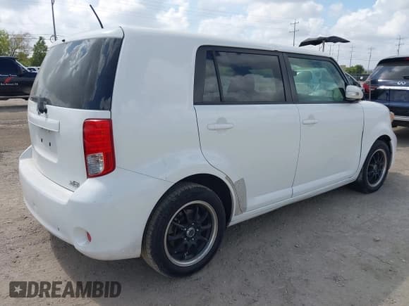 ✅ 2011 Scion xB • VIN: JTLZE4FE0B1121745 • Lot: 43064370. Listed on IAAI with Not provided. Free auction sales archive from the USA and detailed vehicle history report at DreamBid. Image 4.