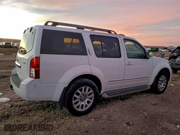 ✅ 2011 Nissan Pathfinder Silver • VIN: 5N1AR1NB3BC611910 • Lot: 96472865. Listed on Copart with 236,050 mi. Free auction sales archive from the USA and detailed vehicle history report at DreamBid. Image 3.
