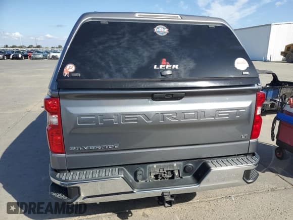 ✅ 2020 Chevrolet Silverado 1500 LT • VIN: 1GCRWCED3LZ333585 • Lot: 82338155. Wystawiony na Copart z przebiegiem 200 237 mil. Bezpłatny archiwum sprzedaży aukcyjnych z USA i szczegółowy raport historii pojazdu na DreamBid. Zdjęcie 6.